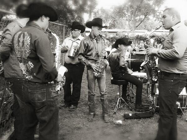 VillaMuleros's tweet image. #Muleros preparadonos para empezar a tocar, nos fue muy bien con la jente de #zacatecas gracias por su apoyo. #tvm