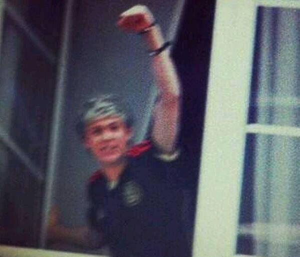 DaliaBaeza's tweet photo. @NiallOfficial Niall many thanks for coming to mexico here are your t-shirt with the Mexican selection please follow http://t.co/954nwwqN5h