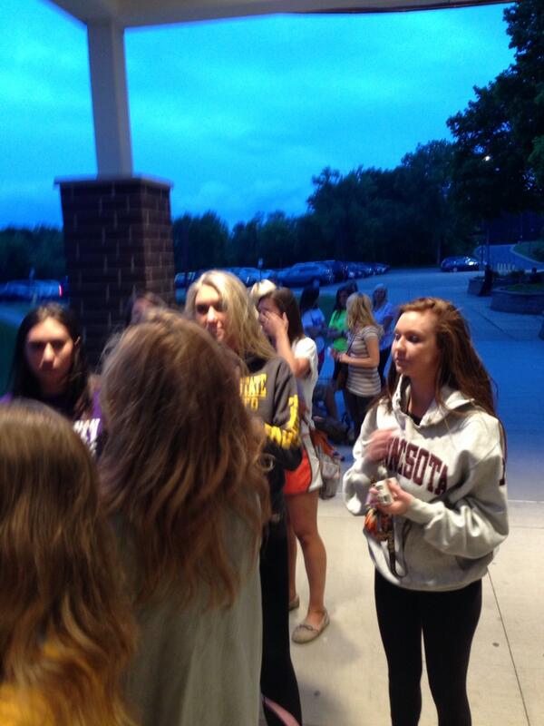 _Sarah_Johnson_'s tweet photo. Never thought I would be waiting in a line to get IN to the school http://t.co/PHOoGgq4hl