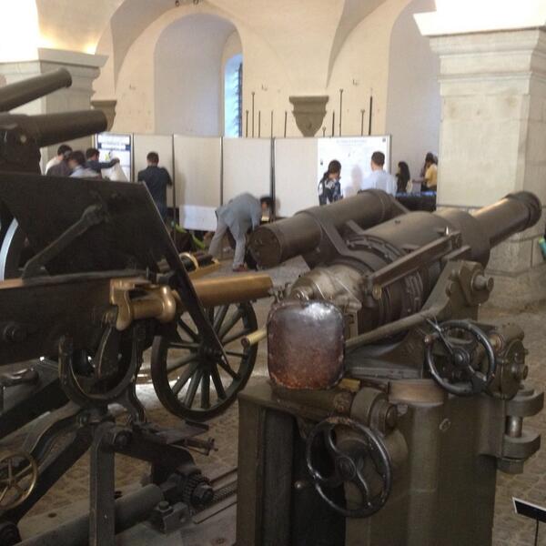 komakusaryama's tweet image. すごい！ RT @ZeroSano Cool poster session with cannon #netsci13