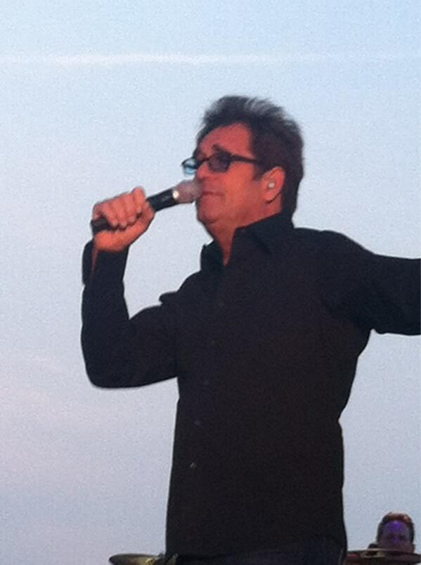 4IrishHill's tweet photo. Dream come true...front row seats at #HueyLewis concert tonight!   SO.  MUCH.  FUN!  What an amazing group of guys. http://t.co/DjUf31EjXi