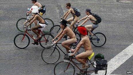TomJCookson's tweet image. Involved? @AdamBrownUK  Thousands of naked cyclists bring Mexico City streets to standstill bbc.in/12z8JxM http://t.co/M6sVuyZy81"