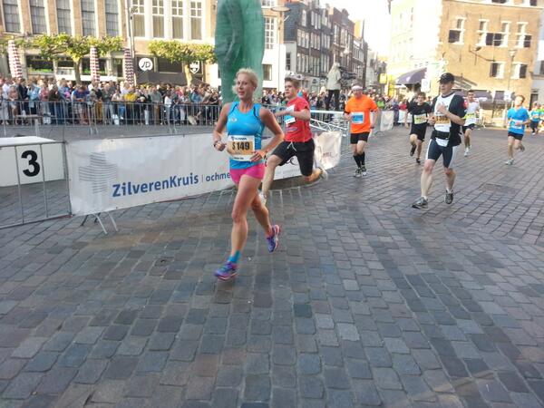henkvvoornveld's tweet photo. Eindsprint van @dvanvoornveld op #zhm13. Helaas eindsprint @miriamvanv gemist; ging te snel:-) #trotseouders http://t.co/3zJPEh5pTb
