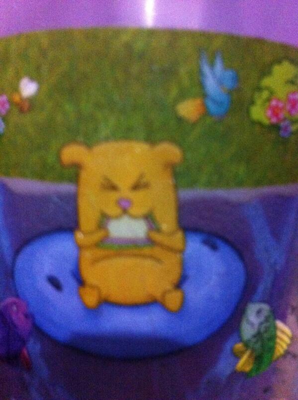 JessicaaQuevedo's tweet photo. Vaso de hamtaro ahuevo ! http://t.co/I8EGpeqwP9