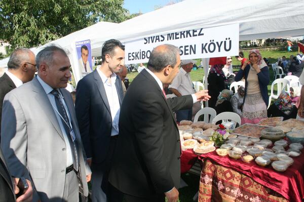 Sivas Belediye Başkanımız Doğan ÜRGÜP Yerel Tatlar Festivali Sivas Gecesindeydi..