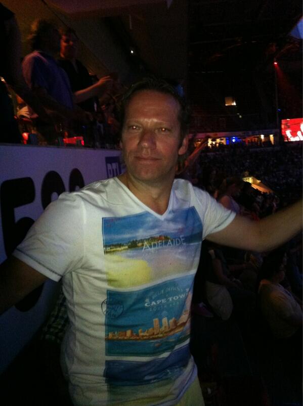 marcelw_'s tweet photo. @Woutjep bij guus meeuwis! #wasgezellig! http://t.co/vzuZa34Qor