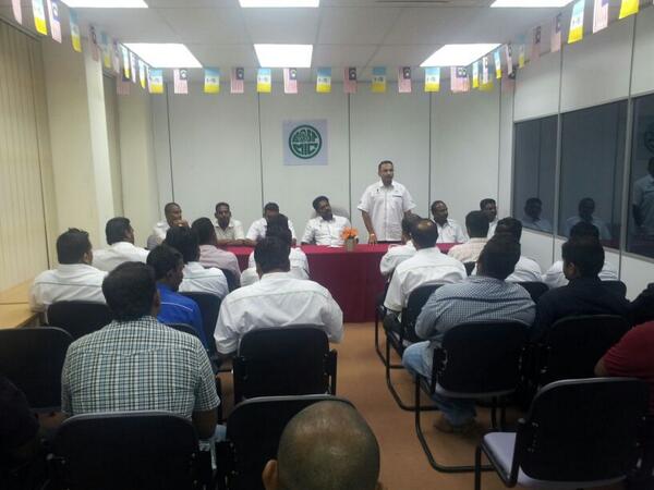 Chief <a href="/TMohan18/">T.Mohan</a> <a href="/sivarraajh/">Sivarraajh</a> <a href="/JDhinapg/">DhinagaranJayabalan</a> meeting Penang Youth. All turned up even tough its raining heavily here
