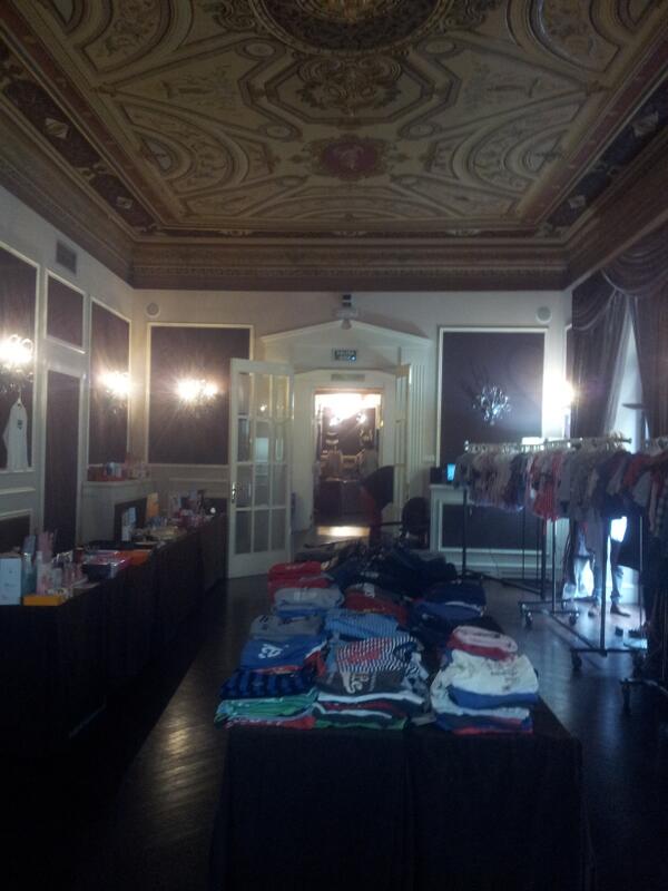 DogsandFlowers's tweet photo. Todo esto (y más q no recoge la cámara) os espera en el salón Echegaray hotel Catalonia c/Prado, 6. Espectacular! http://t.co/tNmBkJcM3I