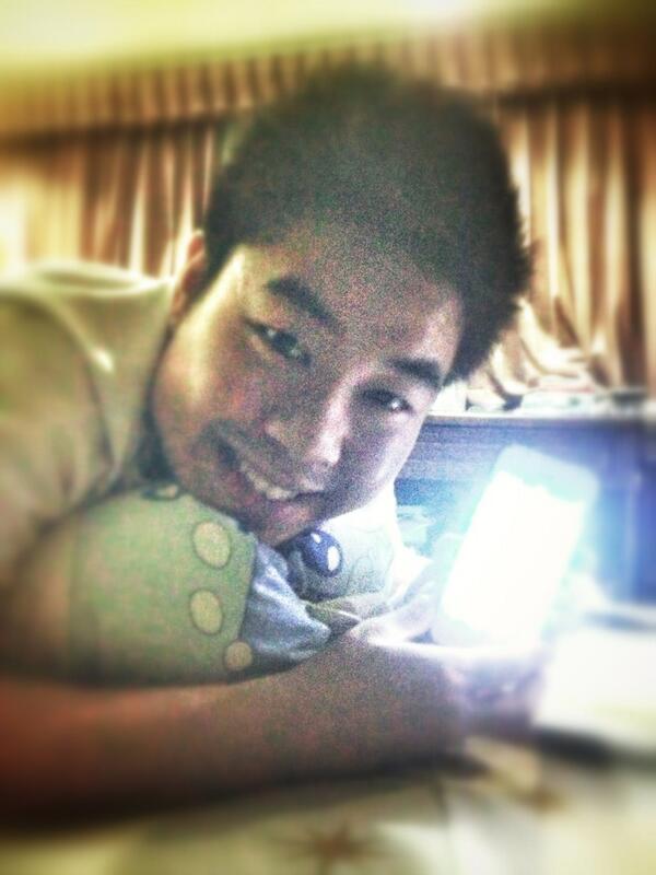 This picture is a prove that I, personally, am replying you all one by one. Thank u <a href="/lesley_simpson/">Lesley Simpson</a> for the pic!