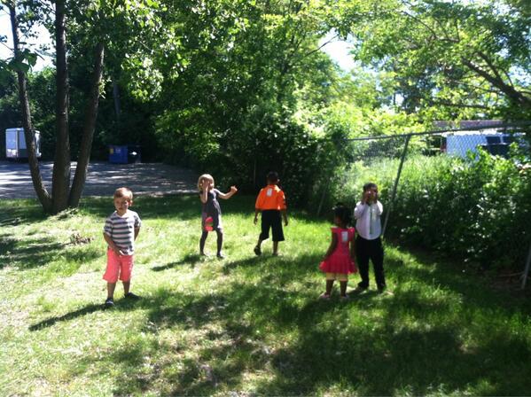 steffy_pizzle's tweet image. God made the sun for us! So we're taking advantage of that today :) #prekclass @thatsgrace