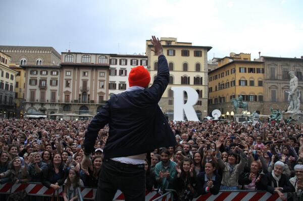 repubblica's tweet photo. Ciao #repidee13! http://t.co/3bsl0hIbV6 http://t.co/3aDDLp77Jh
