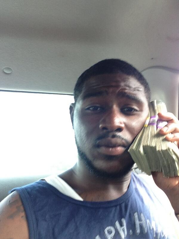 big_orr's tweet photo. Who blow 10 bands in a weekend fuck it my boo bday http://t.co/eR4jEqDX0a