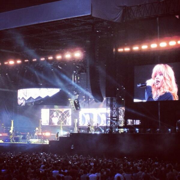 Alexandra0260's tweet photo. Hier super concert au stade de France .... Merci .... Un moment magique.... Rihanna... Fan depuis le début... http://t.co/cDIfPv5BRj