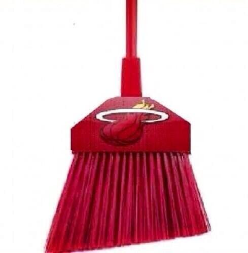 azedwa's tweet image. Lebron about to sweep Spurs! @byg_kahuna: U ready!#heatchamps