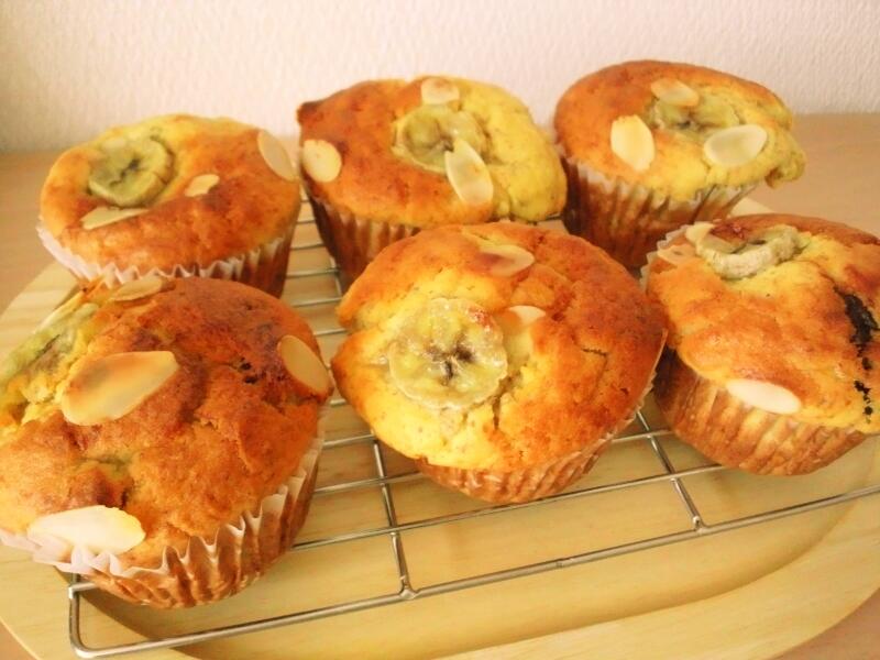 びーん 賞味期限間近のアーモンドプードル1kgをもらったので 消費に作ったバナナマフィン アーモンドpたっぷりチョコと アーモンドスライスで食感も加えてうまー W Http T Co 6vf1g9aecq Twitter