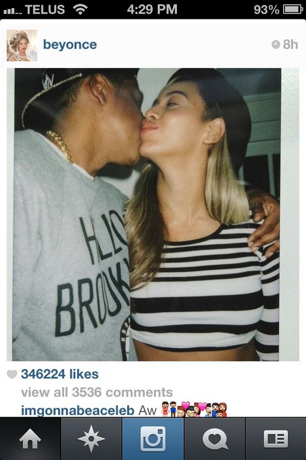 amanda__chan's tweet image. Me and @S_C_ own the same "Hello Brooklyn" sweater no big deal #practicallytwins