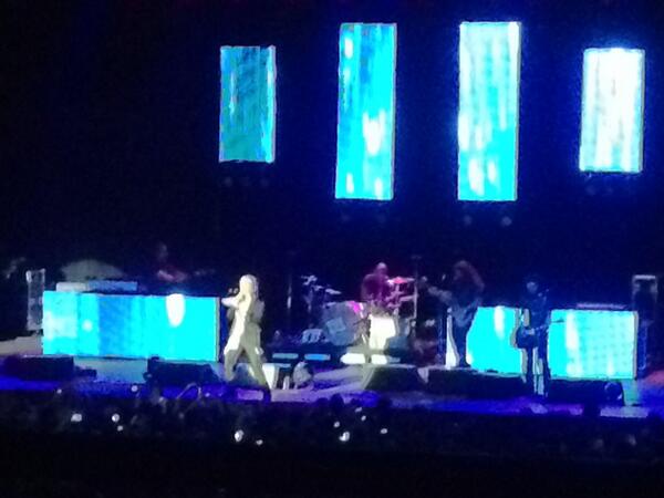 GGavinman's tweet image. Billy Idol!  He still rocks!