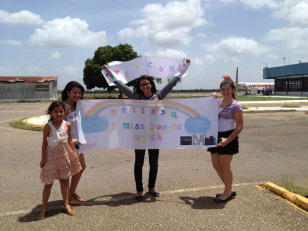 LuchyMathison's tweet photo. @imeliarb mi chinaa bella bienvenida a casaa ♥te amooo... @marialeBelloM http://t.co/JrlC2msa0I