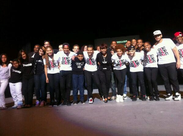 JucumSD's tweet photo. Dios lo hizo otra vez y se glorificó en grande, a Él sea toda la gloria!!!!!! #GranTeatroDelCibao #ElPunto3eraFunción http://t.co/B9dwLlrYZN