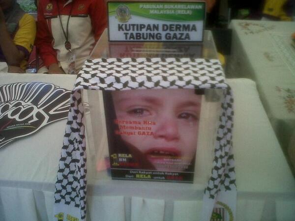 fatin4886's tweet photo. KEPRIHATINAN : Bntuan Kmanusian Seikhlasya #SAVEGAZA http://t.co/KfXJvL1v9m