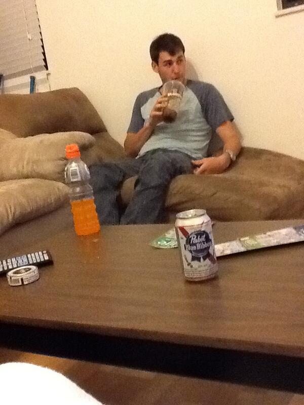 Guers09's tweet photo. Big gulp night @ShuteAdam @NickRose66 @Rjohnson141 http://t.co/h6QEf6eUEE