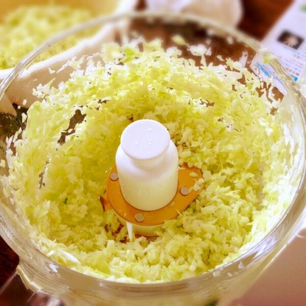 aube_yoake's tweet photo. フードプロセッサーデビューしましたv(●^v^●)v楽チン〜♫ http://t.co/Zcdm3F7TQ3