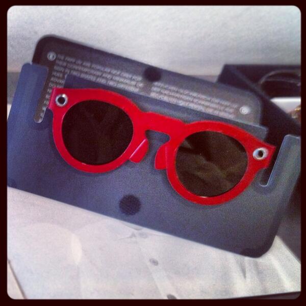Opticsandco's tweet photo. Arrivée des PappUv chez nous ! Plus de détails sur notre page Facebook. #glasses #lunettes #optics #sunglasses #rouge http://t.co/kEO5lzK1ZY