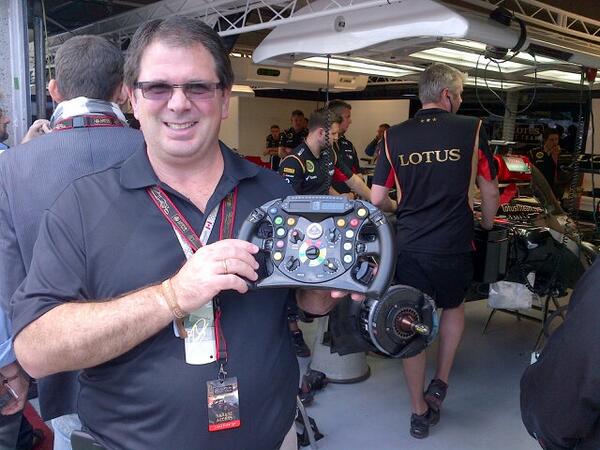 Voici une belle photo! Avec qui ...le volant de Romain Grosjean