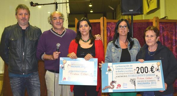 ComBNFyLitera's tweet photo. El escaparate ganador es : Frutas y Verduras Esther. 
Y la persona ganadora de los 200€ es Rosario Cregenzan. http://t.co/YtvKK8PZed