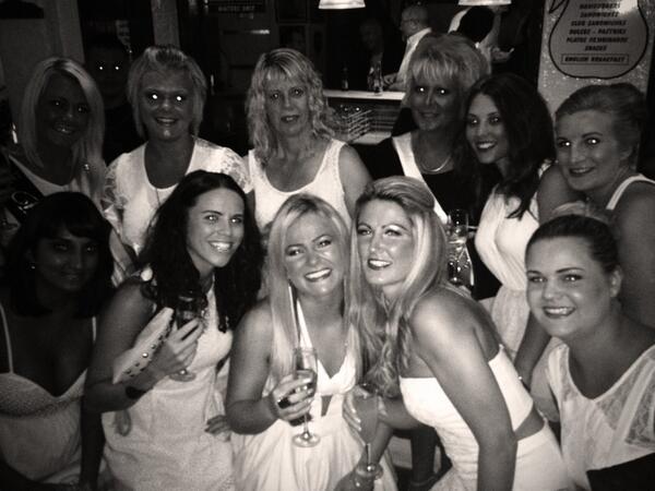 KellosX's tweet photo. White night #girls #holiday #getmeback @JadeyBrayX @lucytinksxx @91NicW @cellotape16 ☀☀☀ http://t.co/aH9py9SDLJ