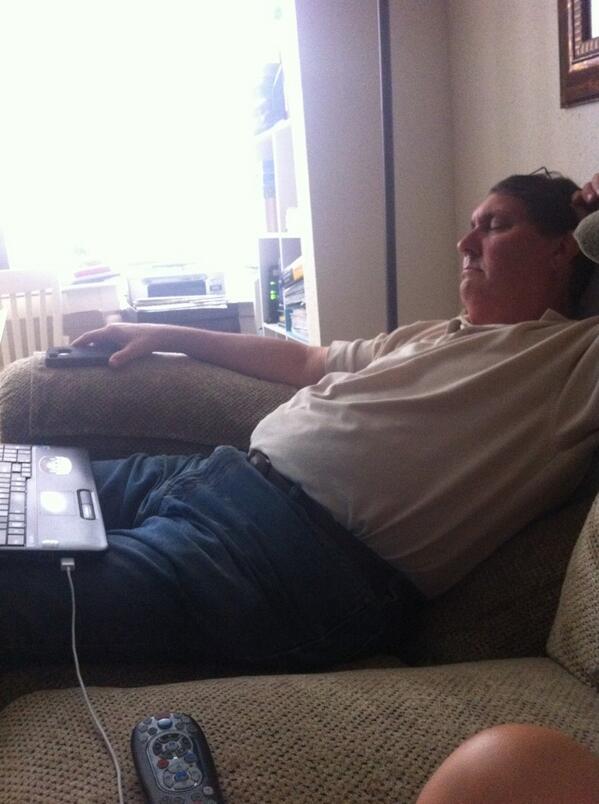 leake_kat's tweet image. my dad's daily afternoon nap..#sameposition #everyday #computer&amp;amp;all