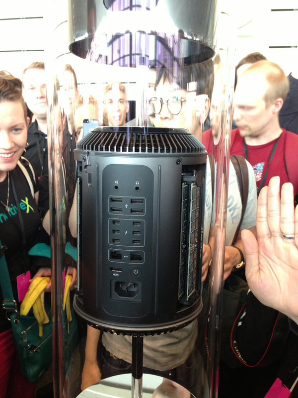 kzy4710's tweet photo. “@kosovan: New MacPro or should we call it the Cilinder? #wwdc #keynote http://t.co/UgaZyfYy9Y”
OSまで新しいのかぁ、