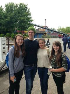 flylikejano's tweet photo. CASPAR AND ME AJFH http://t.co/4XueCr2xFe