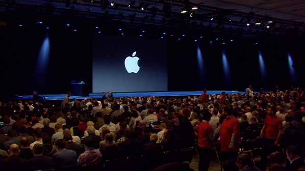 CNNEE's tweet photo. Gran ambiente y lleno a rebosar en el #WWDC13 para escuchar a Tim Cook y las novedades de Apple http://t.co/h2MQRbfTEL