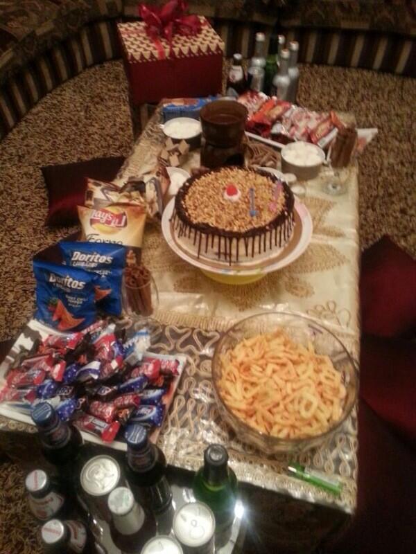WAlgarne's tweet photo. حفله تخرج http://t.co/c7EwZACHcq