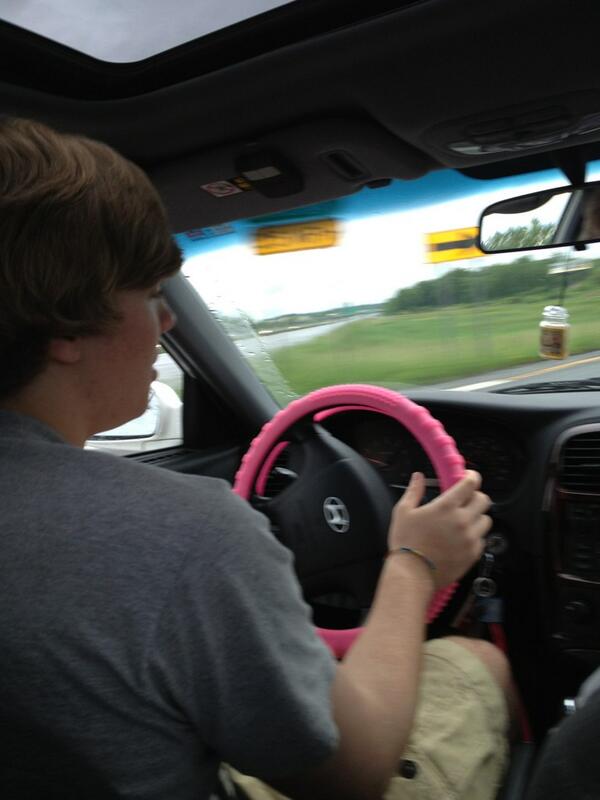SyracuseBelgian's tweet photo. @owennw is rocking a serious steering wheel coozie #lastfhc http://t.co/KjsKJnUSmB
