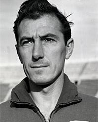 MovimientOVD's tweet photo. Fallece Enrique Orizaola extécnico del @RealOviedo que dirigió a los azules en la temporada 63-64. DEP http://t.co/uNCCbyoT3P