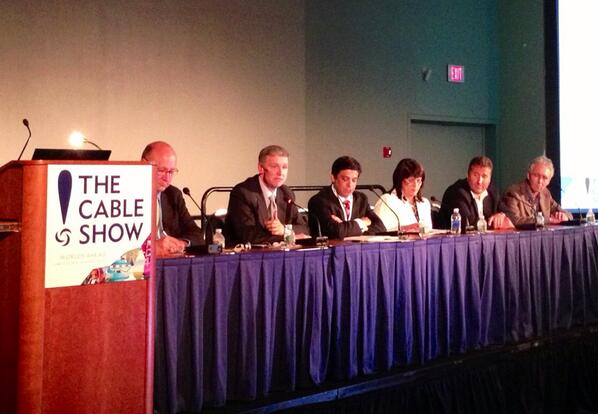 RobStoddardFLDC's tweet photo. Great start 4 @cioit @cableshow. Accenture, Comcast, TWC, CableLabs, Viacom, Turner on Big Data. #cioit13 #cable13 http://t.co/nifGRs3iXo