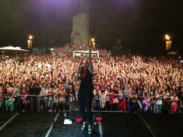 ALEKSANDRadovic's tweet photo. Kraljevo tweetuje i peva sa mnom! :) http://t.co/tl9V2nbzt3