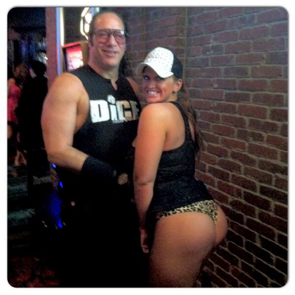 TheRealDiceClay's tweet photo. Here's a pic I took after last nights show @hardrockhotellv with a very nice fan #niceynice #realdicefans #MSG http://t.co/jnnYLSpagf