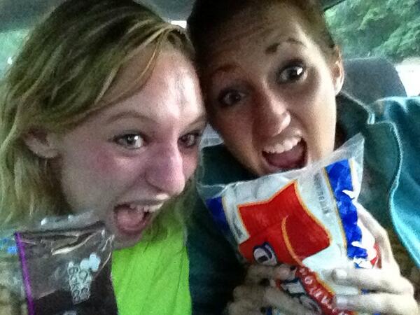 JenniferDenBoer's tweet image. Invaded @AlexaGulker's house with @AnnaJacoba_VK to steal fudge striped cookies and marshmallows #FoodRaid