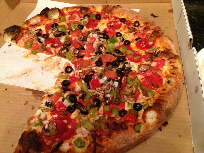 Just had the best pizza ever! @EvaNotty  fried it on a skillet before we ate it, yum! http://t.co/zU<a class="tags" href="/tag/evanotty">@evanotty</a>