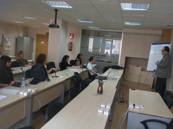 Baby_handsomee's tweet photo. Crecer ayudando a crecer #EconomiaParaLaGente en @cncnegocios http://t.co/qAm4srSKNo