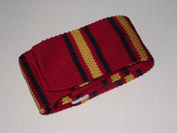 La cravate tricot 100% soie que porte @JA_LeBachelor coute 25e SEULEMENT connivencesparis.com/cravates-trico… Chez vous ds les 72h!