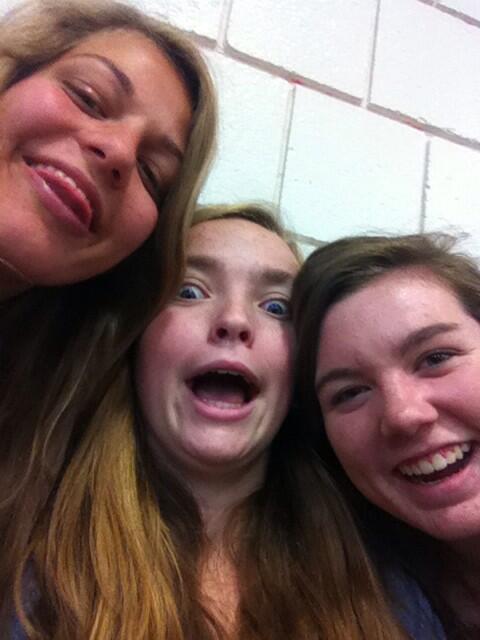 McCarthyKat1's tweet photo. Estamos en la clase final de gimnasio @hennigarbryn @roberts_eliza http://t.co/L3p7qFXInY