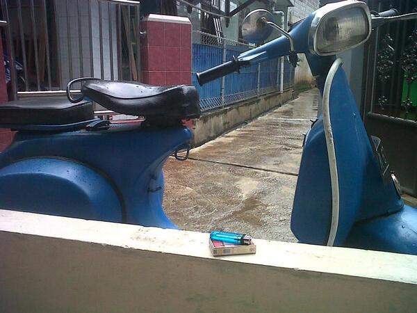 ScooterCampus's tweet image. Korek pun harus matching sm vespa "@scooteristinsom: Udeh siap jalan2 sore nih... Kawan #KOSIT ada yang mau ikut? http://t.co/rUQuhxvPTZ"