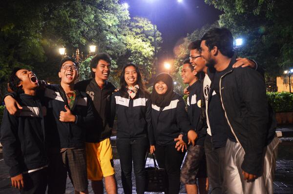 kmaundip's tweet photo. "Love, Laugh, & Friendship" #2012A #Fotografi #AiA2013 http://t.co/tqgvopYygi