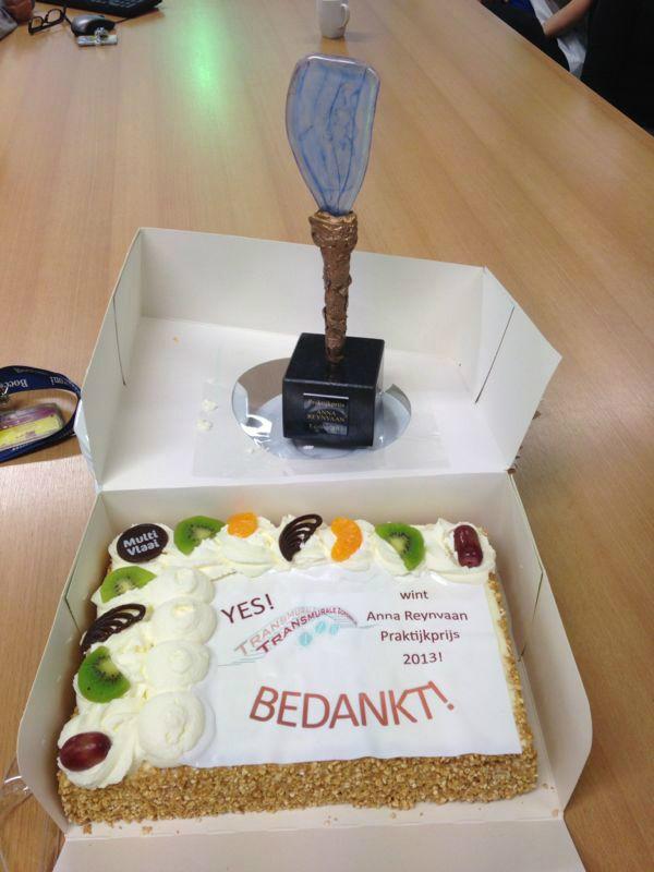KOZ_AMC's tweet photo. Taart voor alle betrokkenen bij de TZB om de Anna Reynvaanpraktijkprijs te vieren! #feest in het @AMC_NL #onderzoek http://t.co/350jJ9ShyP