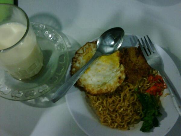 Mau donk qaqa RT <a href="/aryadi_anton/">Anton Aryadi</a>: Sikat selagi hangat, maknyirrrr....