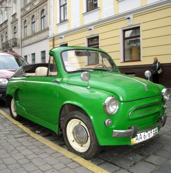 Lv_ua's tweet photo. #_ua Як я люблю фотографувати [26]: Зелена мрія на вулиці Львова #lviv #car #green http://t.co/7QLufKz7wG http://t.co/OrI7ruIjlc